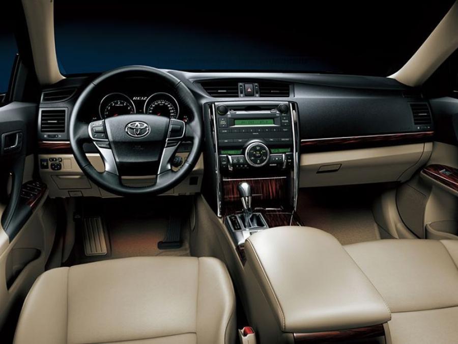  Toyota Reiz 2010 года  (фото 7 из 12)